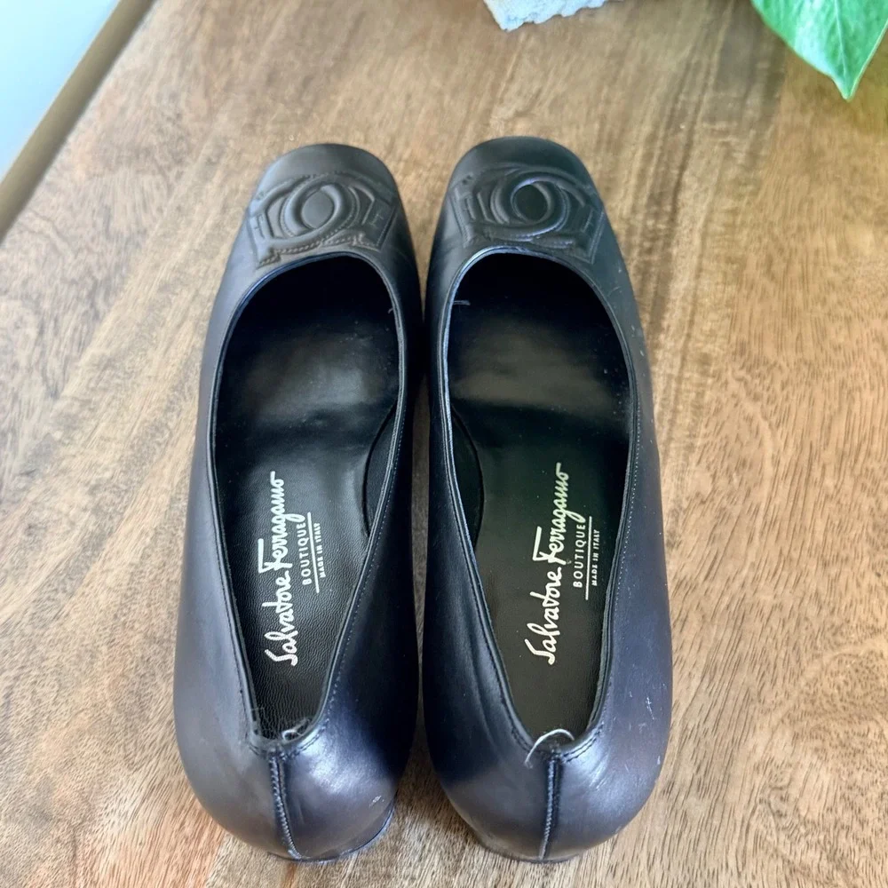 Salvatore Ferragamo Boutique Dalan Pumps Black Leather‎ Gancini Block Heel 8AA
